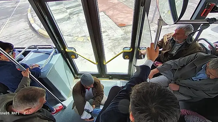 Otobüs şoföründen örnek davranış: Rahatsızlanan yolcuyu hastaneye yetiştirdi