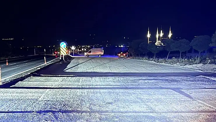 Otomobil yol çalışması alanına düştü, 1 yaralı