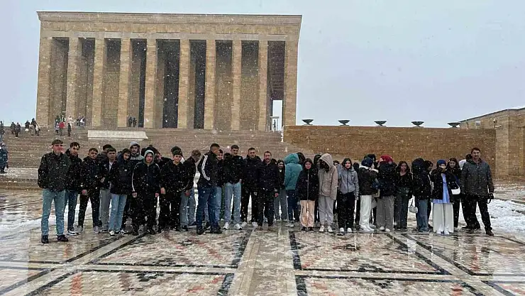 Pertekli öğrenciler Anıtkabir'i gezdi