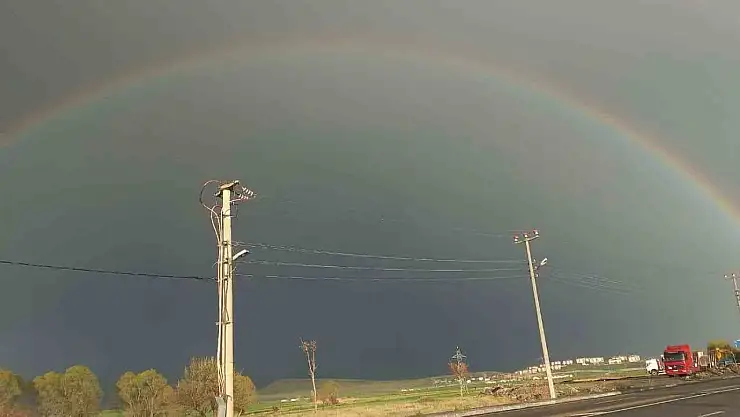 Sağanak sonrası oluşan gökkuşağı hayran bıraktı ti