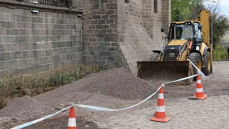 Sahabe kabirlerinin bulunduğu bölgede kanalizasyon kokusuna tepki