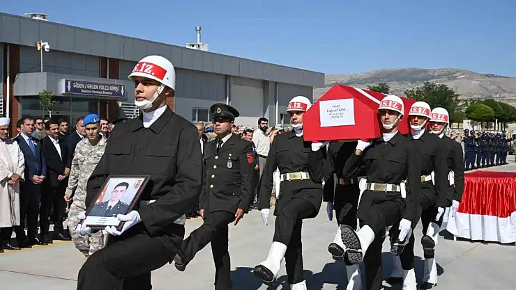 Şehit Üsteğmen Tuğrul Özsu'nun naaşı memleketi Edirne'ye uğurlandı