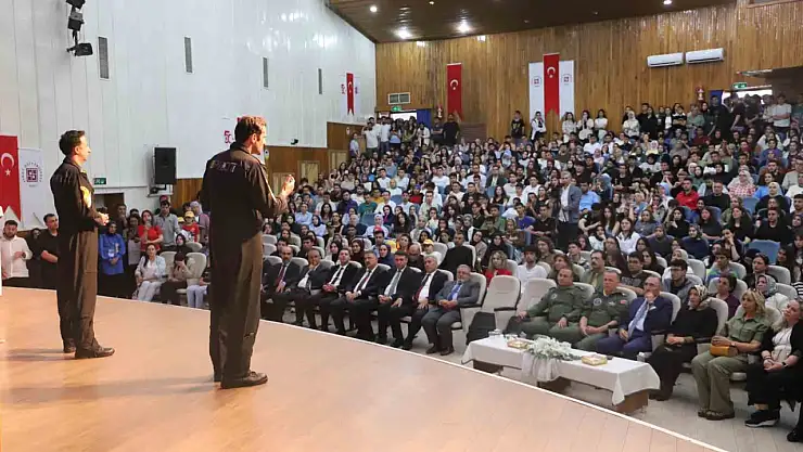 SOLOTÜRK ekibi öğrencilerle buluştu