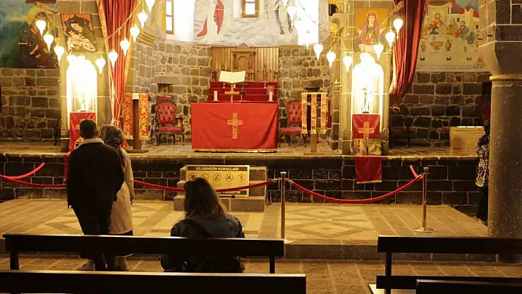 Tarihi kiliseler bayram tatilinde turistlerin akınına uğradı