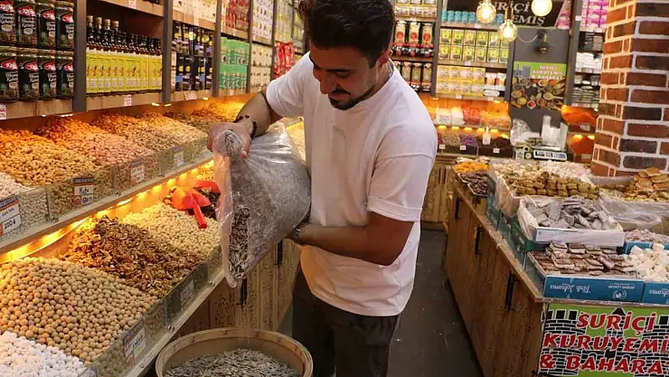 Terör örgütü PKK'nın silah bırakmasının ardından Diyarbakır ve Güneydoğu'da bayram havası