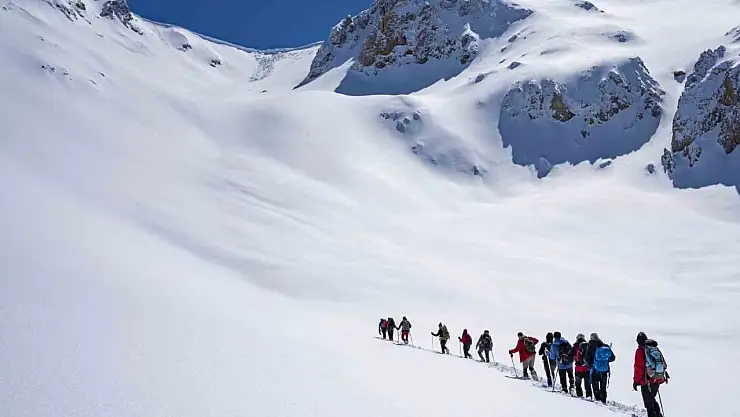 Tunceli'de 2 bin 950 metrelik dağa zorlu tırmanış