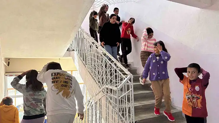 Tunceli'de afet farkındalık eğitimleri devam ediyor