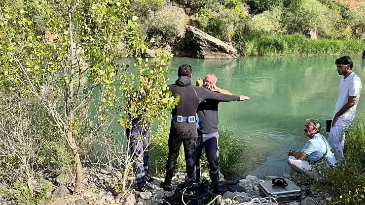 Tunceli'de çaya giren iki arkadaştan biri boğuldu, diğeri kurtarıldı
