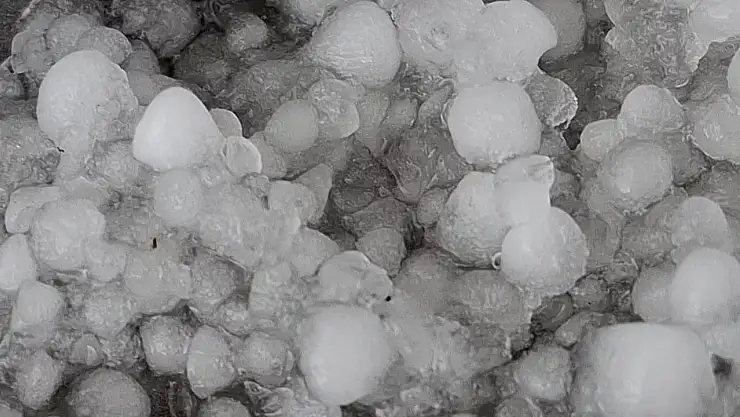 Tunceli'de dolu ve sağanak hayatı olumsuz etkiledi