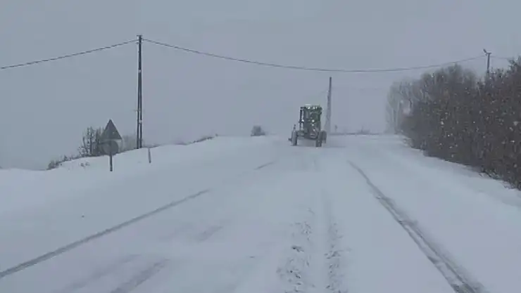 Tunceli'de kapalı köy yollarında çalışmalar sürüyor