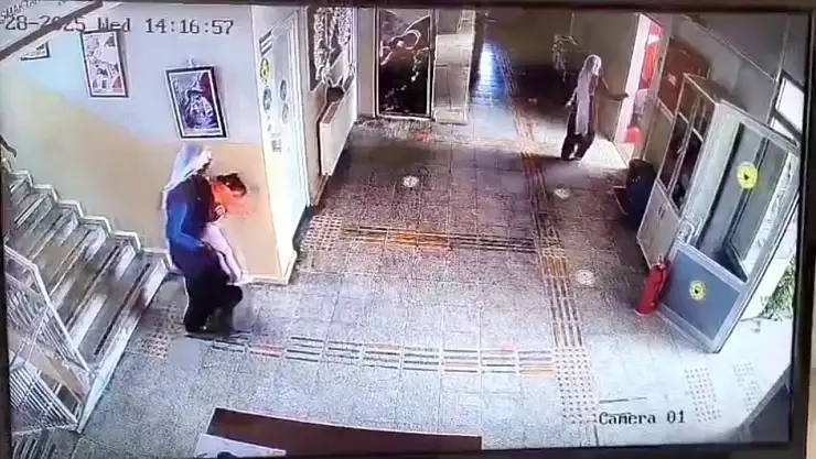 Tunceli'de müdürün Heimlich manevrası, minik çocuğun hayatını kurtardı