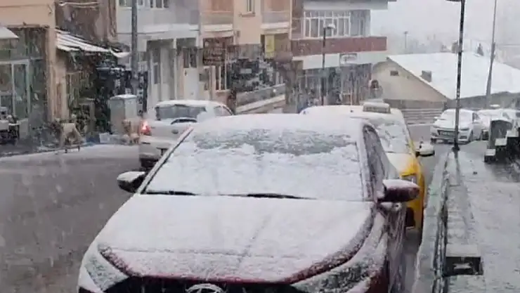 Tunceli'de nisan ayında kar yağışı