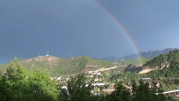 Tunceli'de, yağmur sonrası çıkan gökkuşağı görsel şölen sundu