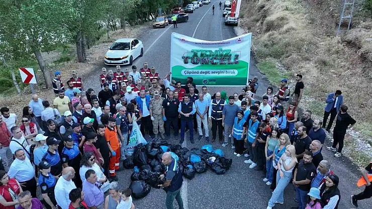 Tunceli'deki temizlik kampanyasına vali de katıldı
