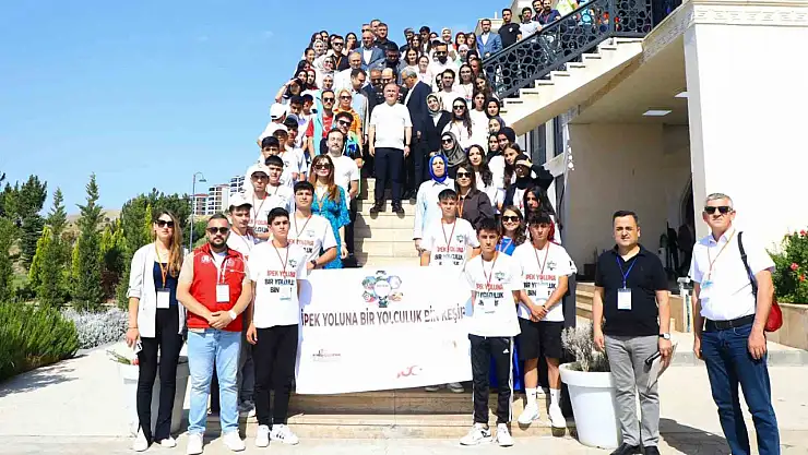 Vali Hatipoğlu, öğrencilerle bir araya geldi