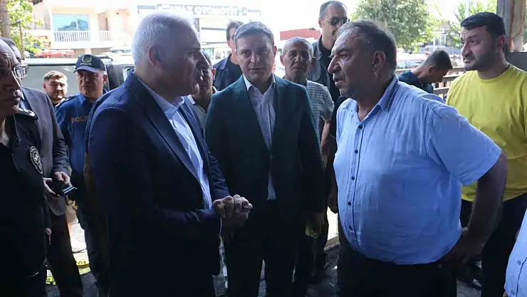 Vali Zorluoğlu, Traktörcüler Sitesi'ndeki yangın sonrası incelemelerde bulundu