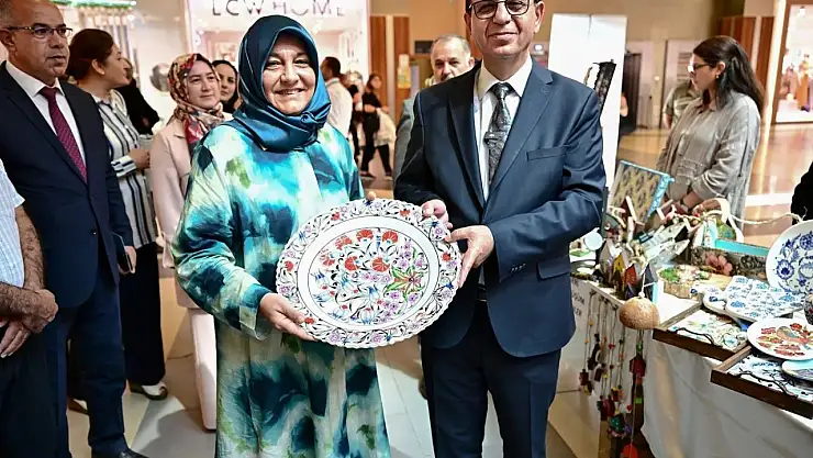 Yeşilyurt'ta kadınların el emeği eserleri sergilendi