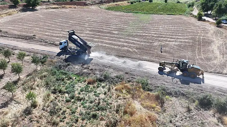 Yeşilyurt'ta kırsal yollar sathi asfaltla buluşuyor