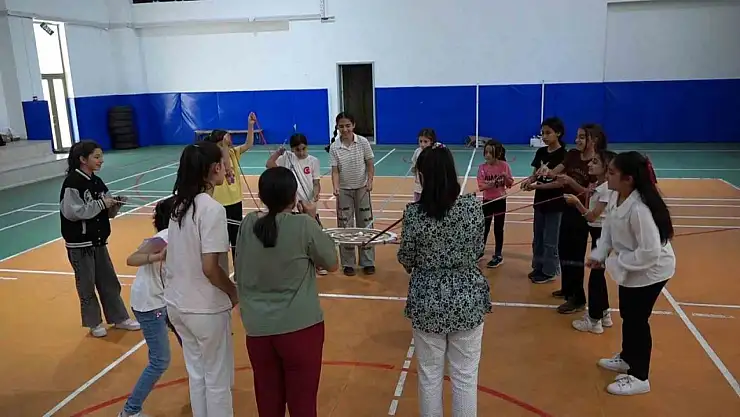 Yeşilyurt'taki çocuk şenliği yoğun ilgi gördü