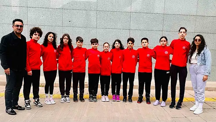 Yüzmede Elazığ'a 8 madalya