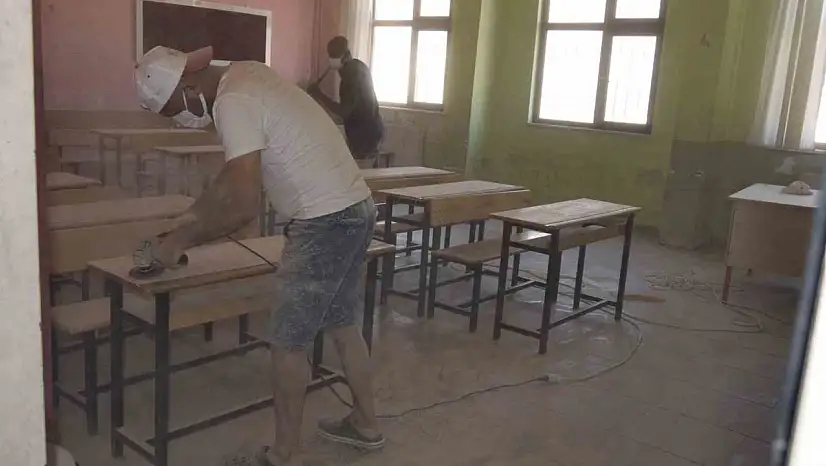 Okullar tatil oldu, idareciler tatil yerine tadilatı seçti