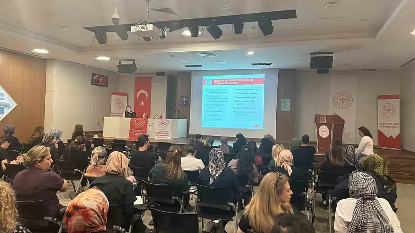 Elazığ'da 'Aile Yılı' eğitimleri sürüyor