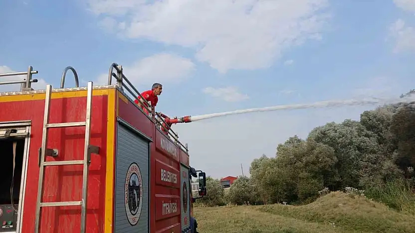 Elazığ'da ağaçlık alanda çıkan yangın ekipler tarafından söndürüldü