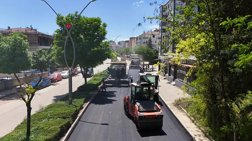 Elazığ'da asfalt yenileme çalışmaları devam ediyor