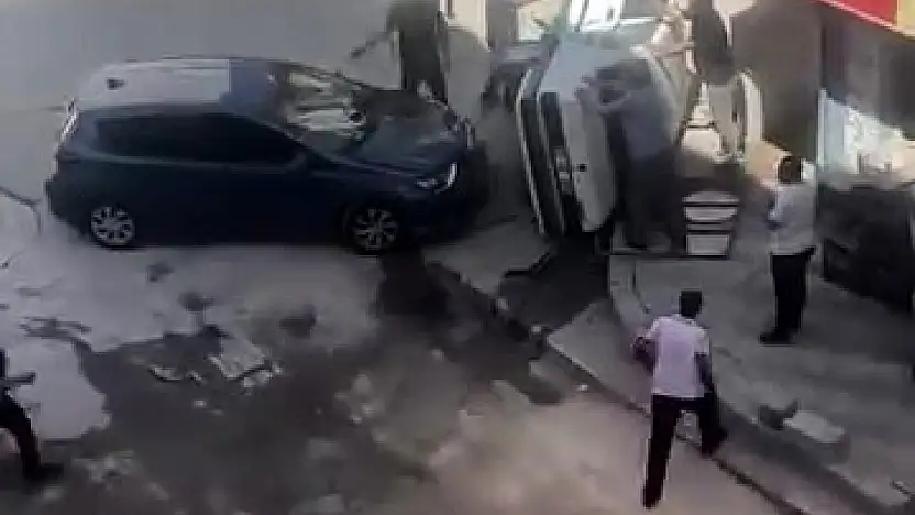 Elazığ'da kaza yapan otomobil yan yattı: 1 yaralı