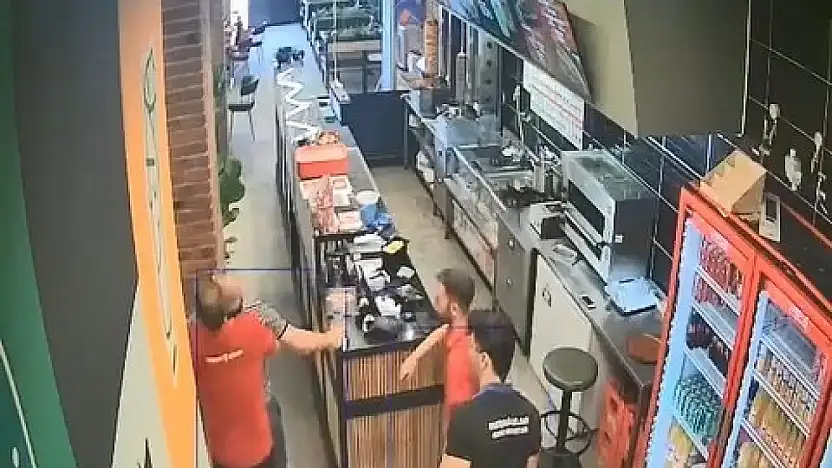 Heimlich manevrası ile müşterisinin hayatını kurtardı