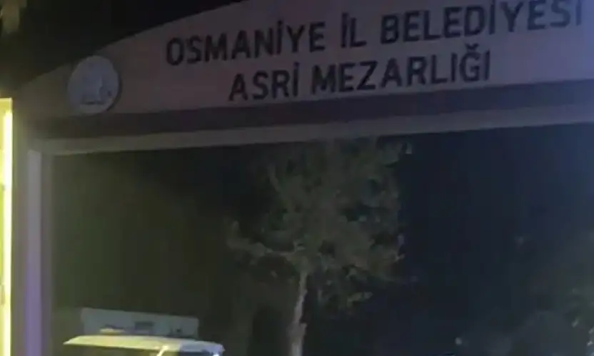 Mezarlıkta Korkunç Olay: 2 Kişi Araç İçinde Ölü Bulundu